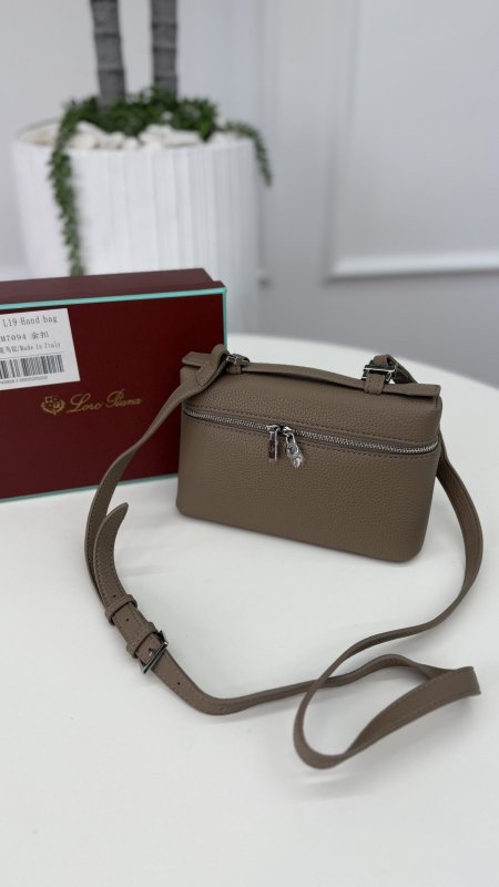 شنطة الهبة - لور بيانا / جلد سادة الترند شامل علبة الشركة